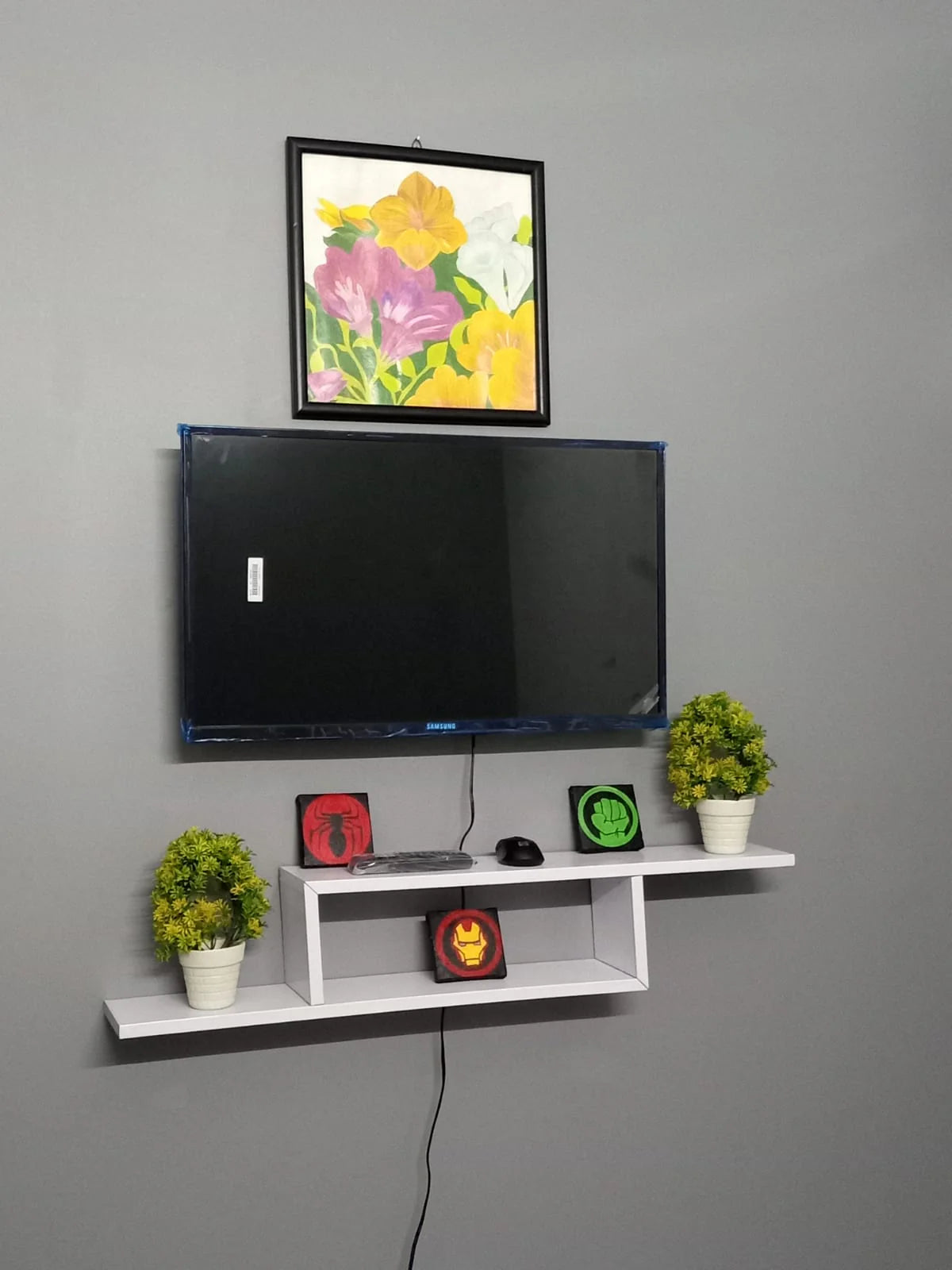 Wooden TV & LCD Cabinet and Decorative Holder - "Elegant TV Cabinet & Wall Mount" (WS137).